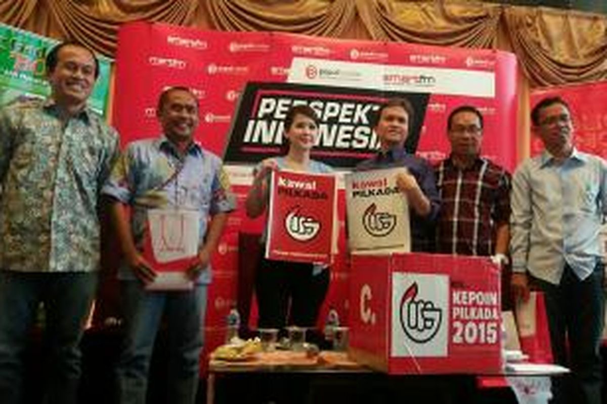 Direktur Populi Center Nico Harjanto, Ketua Umum PSI Grace Natalie, Ketua Perludem Didik Supriyanto, Koorsinator Formappi Sebaatian Salang, dan Koordinator Nasional JPPR Masykurudin Hafidz dalam diskusi bertajuk Pilkada Serentak di Jakarta, Sabtu (5/12/2015)