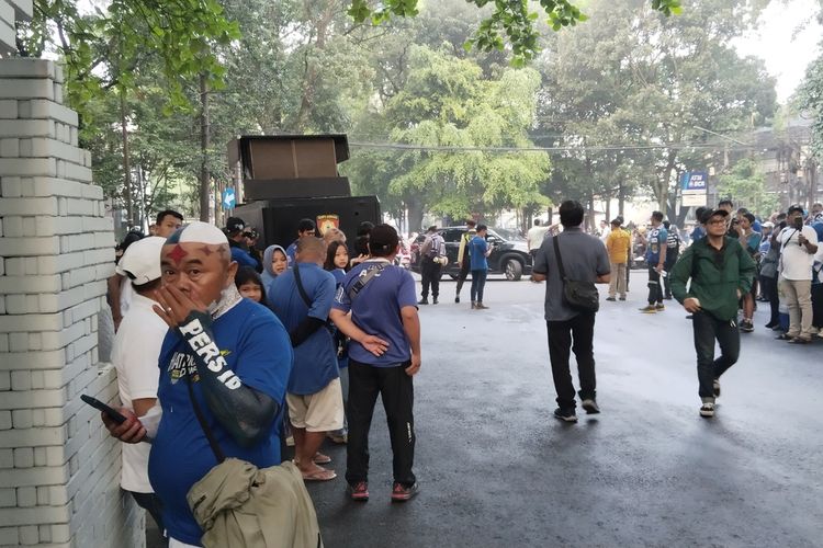 Konvoi Juara Persib, Bobotoh Mulai Padati Jalan Sekitar Gedung Sate