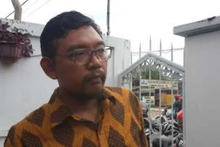 Direktur Gratifikasi KPK Giri Suprapdiono usai menjadi pemateri dalam diskusi di Omah Munir, Kota Batu, Jawa Timur, Selasa (22/11/2016)