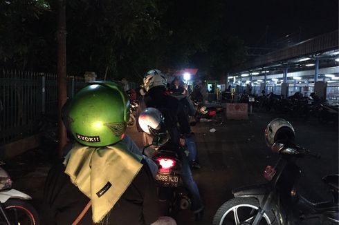 Antrean Panjang di Loket Parkir Stasiun Tangerang Selasa Malam karena Masalah Listrik