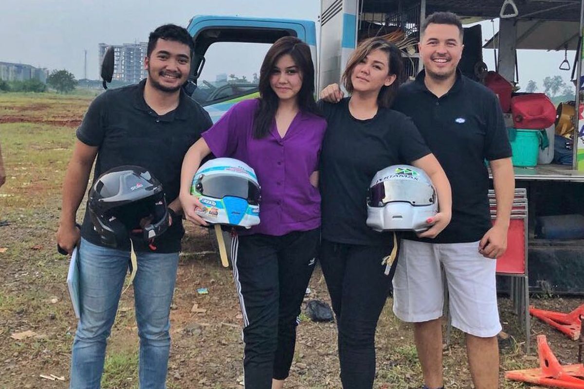 Vanesha Prescilla (baju ungu) dan Sissy Prescillia bakal balapan di Banteng Motorsport Sprint Rally yang akan digelar di Sirkuit Paramount, Gading Serpong, Tangerang Selatan, pada 12-13 Mei 2018. 