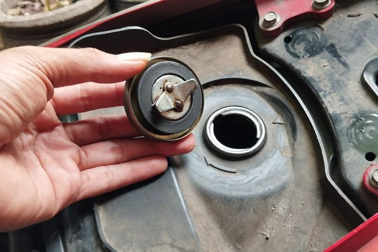 Ilustrasi tangki bensin motor.