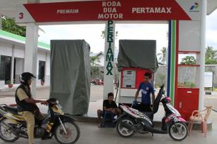 Premium habis, warga Kefamenanu terpaksa isi Pertamax