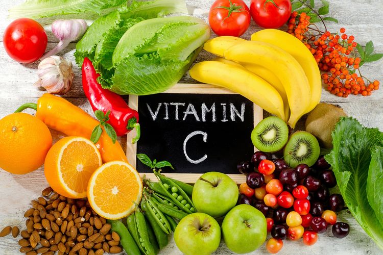 Ilustrasi buah dan sayuran sumber vitamin C