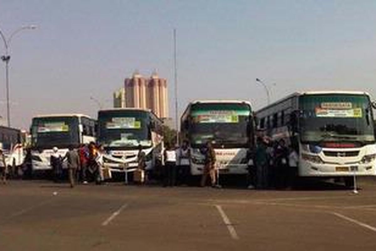Sebanyak 9.189 penjual indomie, Jumat (26/8/2011) siang ini diberangkatkan dalam program mudik bareng Indofoof Sukses Makmur.