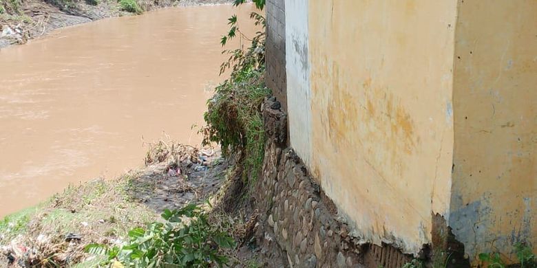 Berita Harian Banjir Bandang Dompu Terbaru Hari Ini - Kompas.com