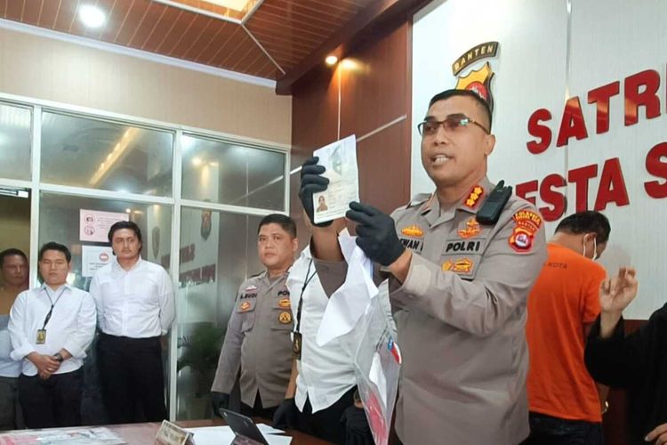 Kapolresta Serang Kota Kombes Pol Sofwan Hermanto menyebut anggotanya telah menangkap tiga orang terkait kasus tewasnya bocah dan pembakaran pasar malam di Pabuaran, Kabupaten Serang, Banten. Sabtu (28/10/2023).
