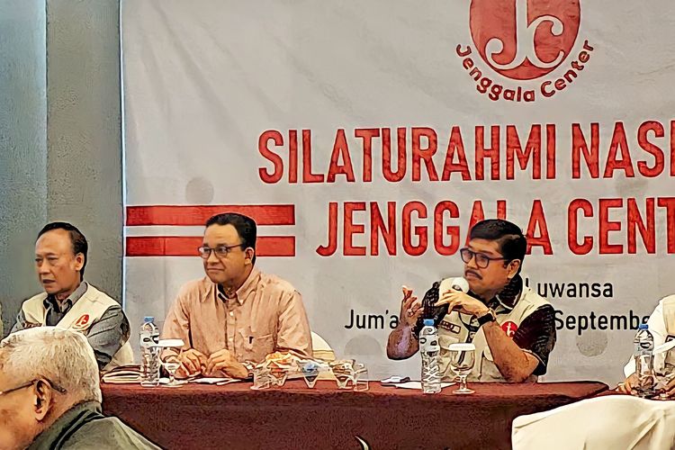 Gubernur DKI Jakarta Anies Baswedan di awal acara diskusi yang digelar Jenggala Center di JS Luansa Hotel, Jakarta, Sabtu (17/9/2022). 