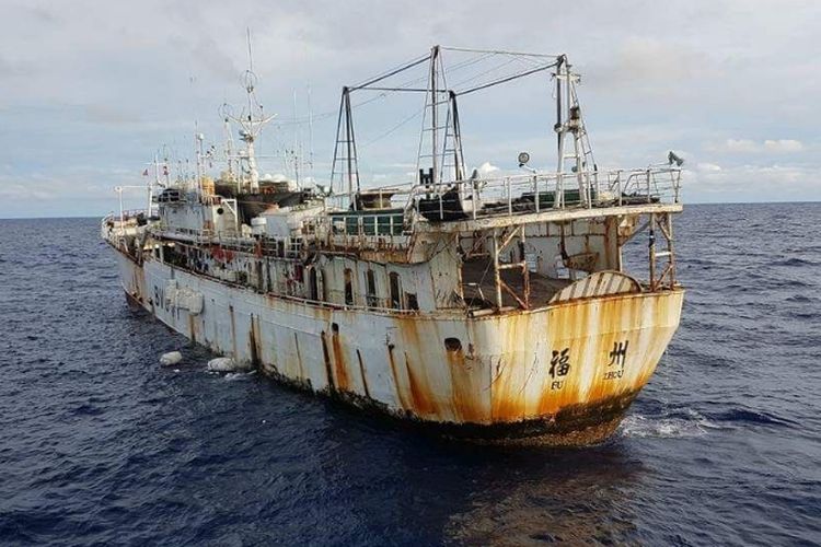 Kapal nelayan asal China  ditangkap oleh Stasiun Pengawasan Sumber Daya Kelautan dan Perikanan (PSDKP) Kupang, Nusa Tenggara Timur (NTT), karena masuk di perairan Indonesia