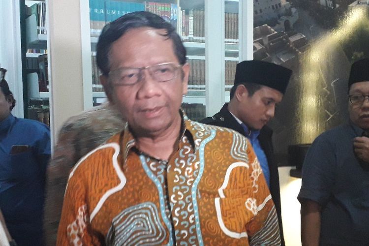 Ketua Gerakan Suluh Kebangsaan Mahfud MD selepas bertemu sejumlah tokoh agama di kawasan Kalibata, Rabu (10/7/2019).