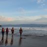 2 Orang Remaja Terbawa Arus di Pantai Karangnaya Sukabumi, 1 Selamat, 1 Hilang