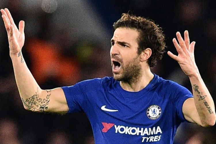 Ekspresi Cesc Fabregas saat masih membela Chelsea dalam laga leg pertama babak 16 besar Liga Champions kontra FC Barcelona di Stadion Stamford Bridge, London, Inggris, pada 20 Februari 2018.