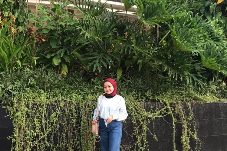 Anita Silvia (25), perantau Jakarta asal Riau ini membagikan ceritanya saat pertama kali menjajakkan kaki di Jakarta, Minggu (1/10/2023).
