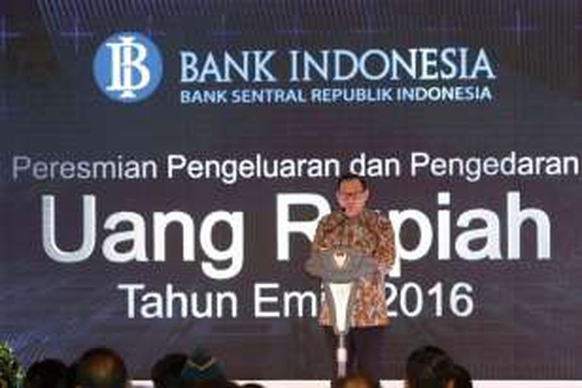 Gubernur Bank Indonesia Agus Martowardoyo saat memberikan kata sambutan peluncuran uang rupiah baru di Gedung Bank Indonesia, Senin (19/12/2016). Bank Indonesia meluncurkan uang NKRI baru dengan menampilkan 12 pahlawan nasional, Adapun uang desain baru yang diluncurkan hari ini mencakup tujuh pecahan uang rupiah kertas dan empat pecahan uang rupiah logam.