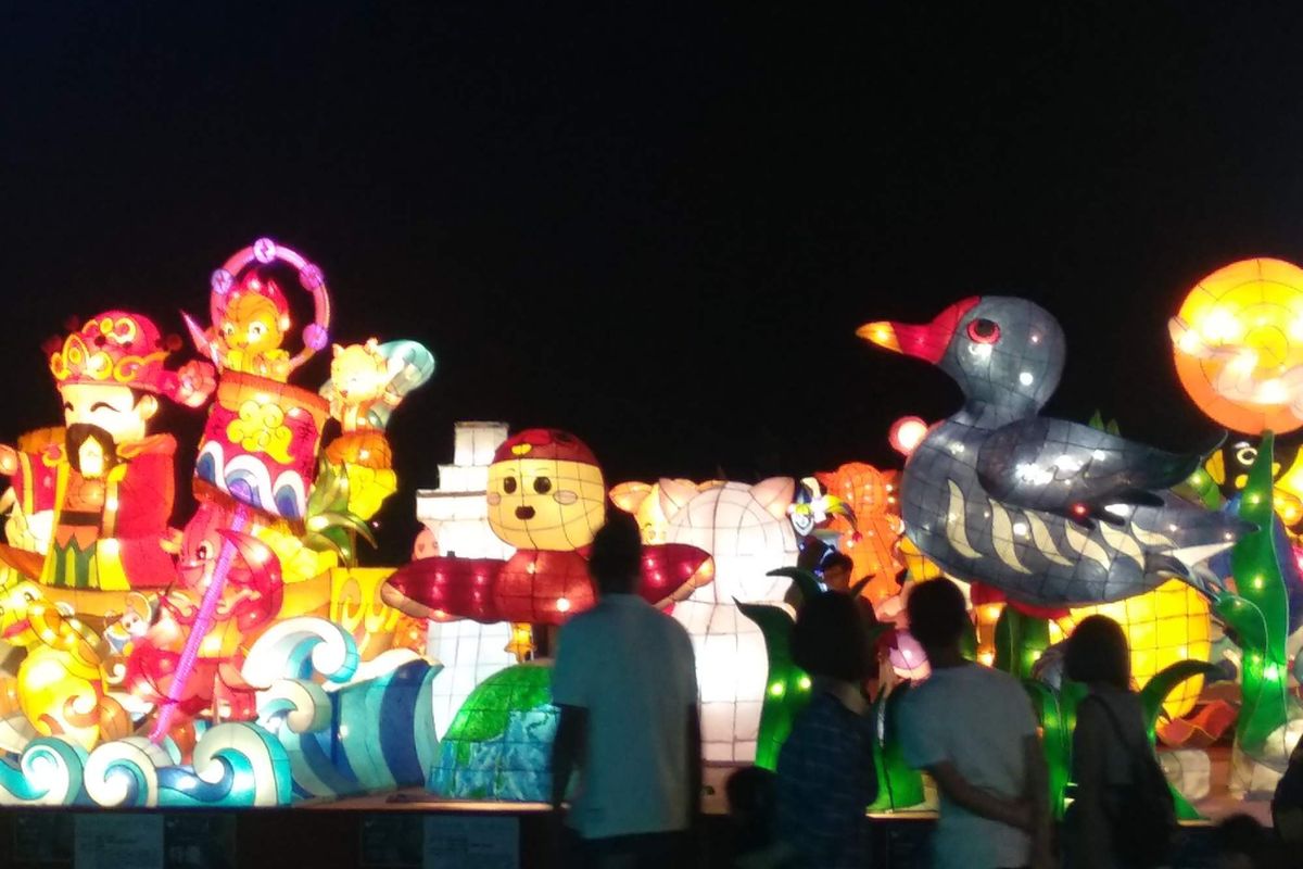 Penutupan Festival Lampion Taiwan di Teluk Dapeng, Pingtung, Taiwan, pada Minggu (3/2/2019) malam.