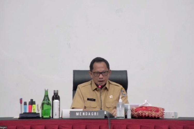 Menteri Dalam Negeri (Mendagri) Muhammad Tito Karnavian dalam Rapat Koordinasi (Rakor) Evaluasi Penyerapan Anggaran Daerah Tahun Anggaran (TA) 2021 bersama Menteri Keuangan dan pemda, Senin (22/11/2021).