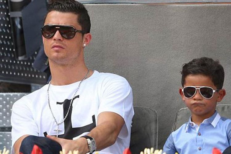 Cristiano Ronaldo dan anaknya, Cristiano Jr.