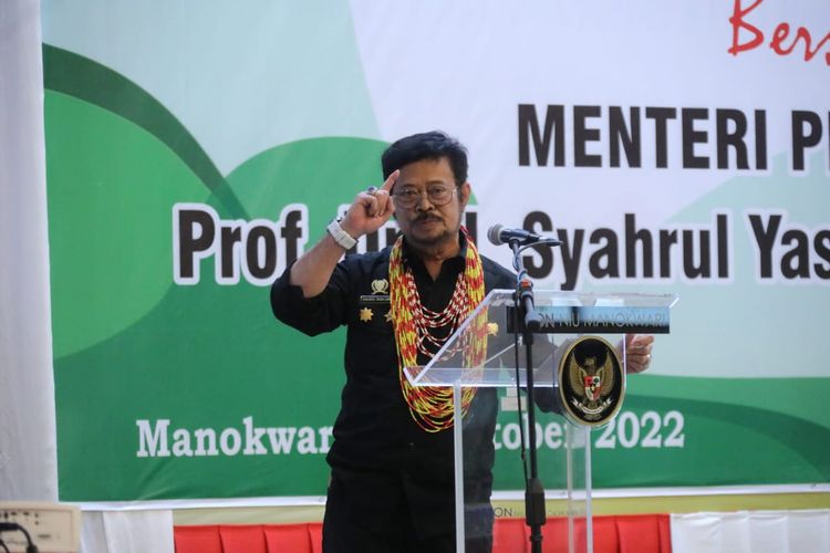 Menteri Pertanian Syahrul Yasin Limpo (Mentan SYL) saat mengunjungi area pertanian sagu di Manokwari Papua Barat, Selasa (25/10/2022).