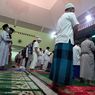 Shalat Tarawih Pertama di Masjid Agung Rangkasbitung, Saf Rapat, Banyak Jemaah Tanpa Masker