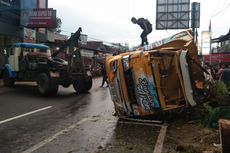 Truk Muatan Aren Terguling di Jalan Magelang-Purworejo, Satu Orang Tewas