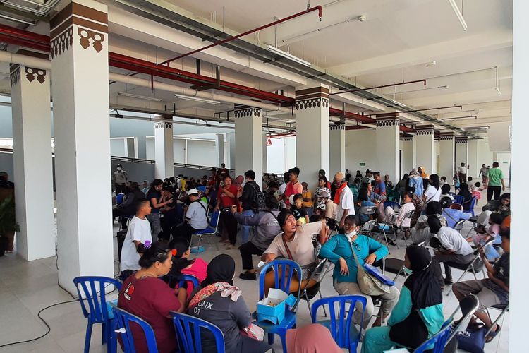 Sebanyak 110 keluarga korban kebakaran Pasar Gembrong, RW 001 Cipinang Besar Utara, Jatinegara, Jakarta Timur, mulai menempati Rumah Susun (Rusun) Cipinang Besar Utara mulai hari ini, Senin (23/5/2022).