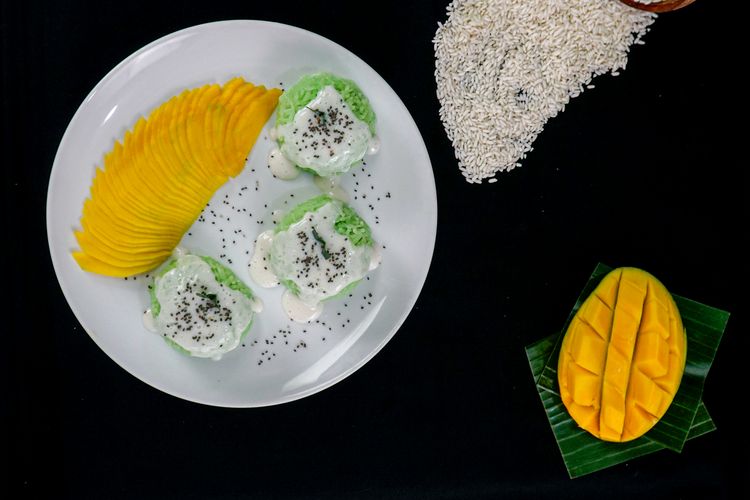 Mango sticky rice creamy ala Instagram @my.foodplace. 