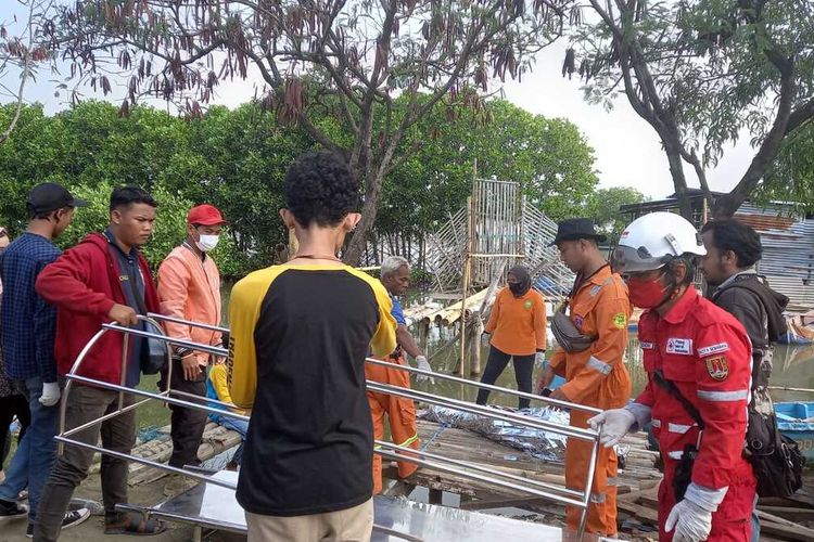 Seorang warga Semarang ditemukan tewas di Pantai Tirang Semarang, Jawa Tengah