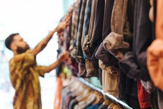 Tips Memilih Pakaian Bekas Berkualitas: Panduan Lengkap untuk Thrifting yang Aman dan Hemat