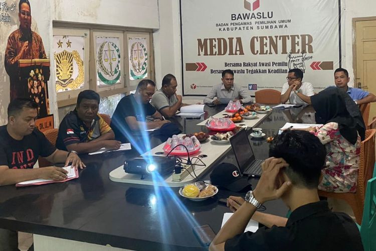 121 Surat Suara Tercoblos di Pilkada Sumbawa, 26 Orang Diperiksa