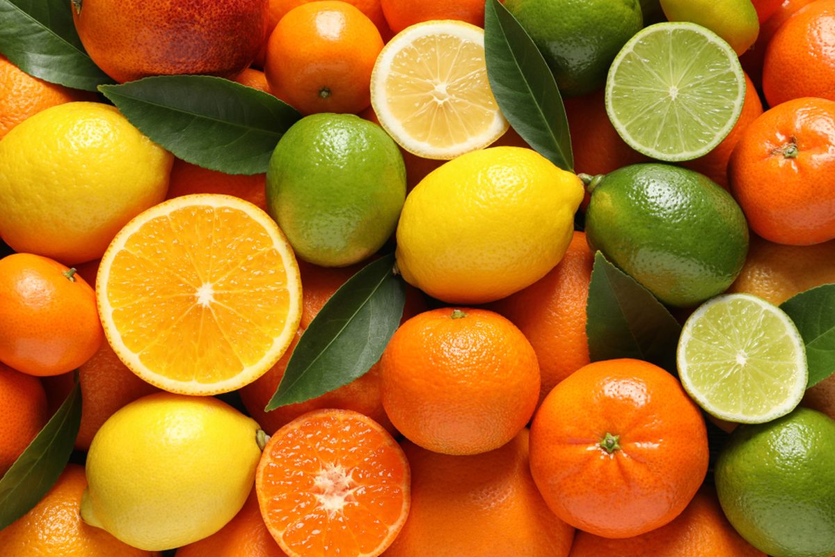 Ilustrasi buah jeruk, lemon, dan jeruk nipis. Buah pemicu asam lambung.