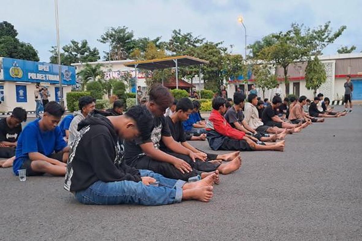 Polres Tuban menggagalkan pertemuan konvoi motor orang dewasa dan anak yang akan merencanakan pertemuan di Pantai Cemara. Juga ditemukan anak-anak.