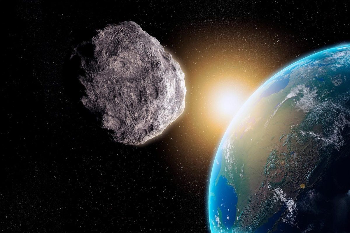 NASA saat ini sedang memantau asteroid 2024 PT5 yang melintasi Bumi bulan ini pada jarak yang aman. Ditemukan pada Agustus 2024, objek selebar 10 meter itu mengikuti jalur yang mirip dengan Bumi, menjadikannya tetangga angkasa sementara. 