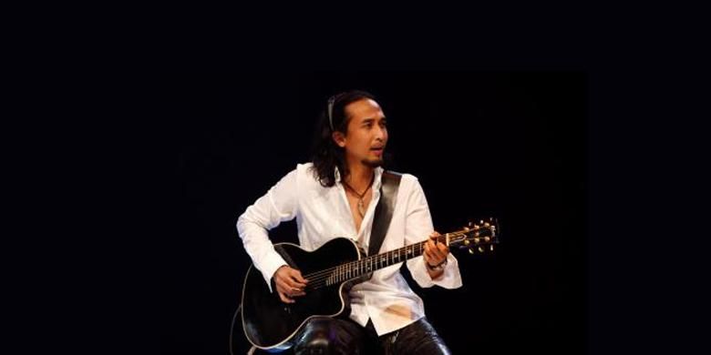 Satrio Yudi Wahono atau Piyu, gitaris dan pencipta lagu band PADI