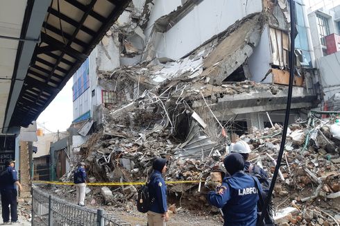 Polisi Akan Panggil Dua Pejabat Terkait Gedung Roboh di Slipi