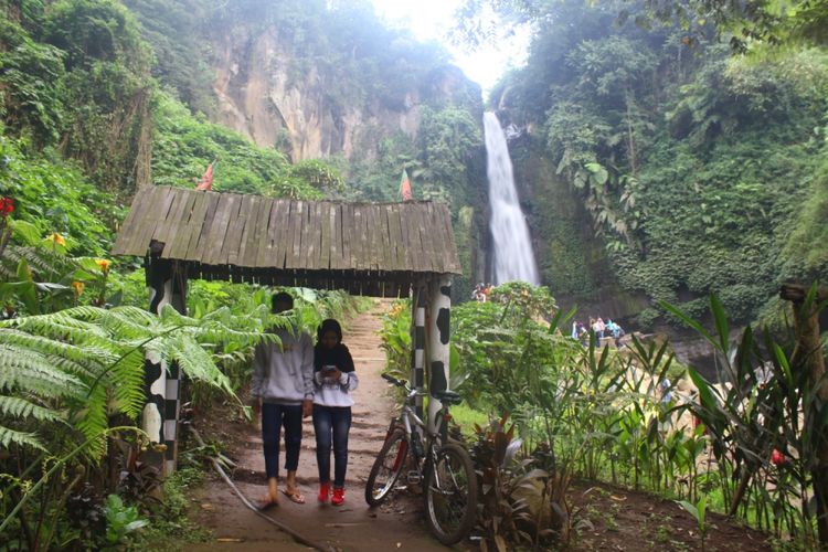 Suasana di Air Terjun Coban Talun, Kota Batu, Minggu (6/1/2019)