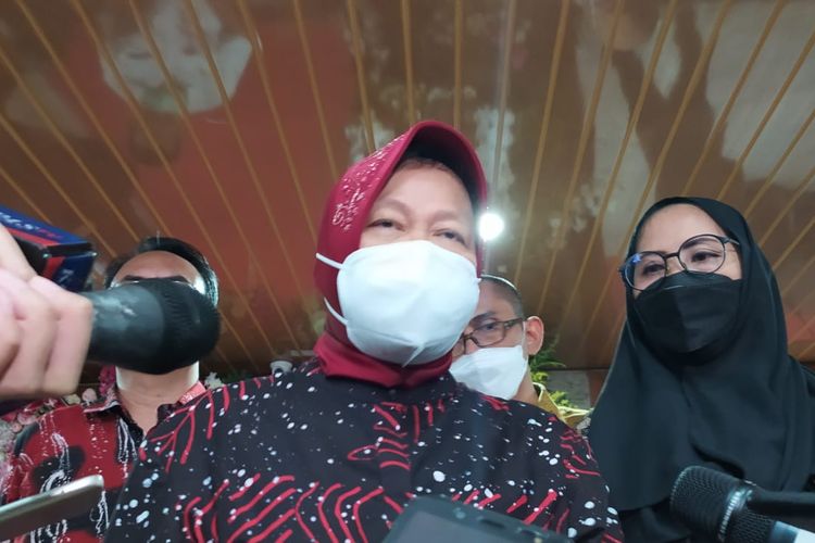 Menteri Sosial (Mensos) Tri Rismaharini di Kantor Kementerian Sosial (Kemensos) di Jalan Salemba Raya, Jakarta, Kamis (2/12/2021).