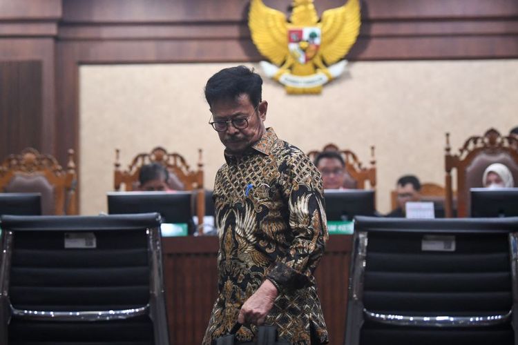Terdakwa kasus pemerasan dan gratifikasi di Kementerian Pertanian Syahrul Yasin Limpo bersiap untuk menjalani sidang pembacaan tuntutan di Pengadilan Tipikor, Jakarta, Jumat (28/6/2024). ANTARA FOTO/M Risyal Hidayat/tom.