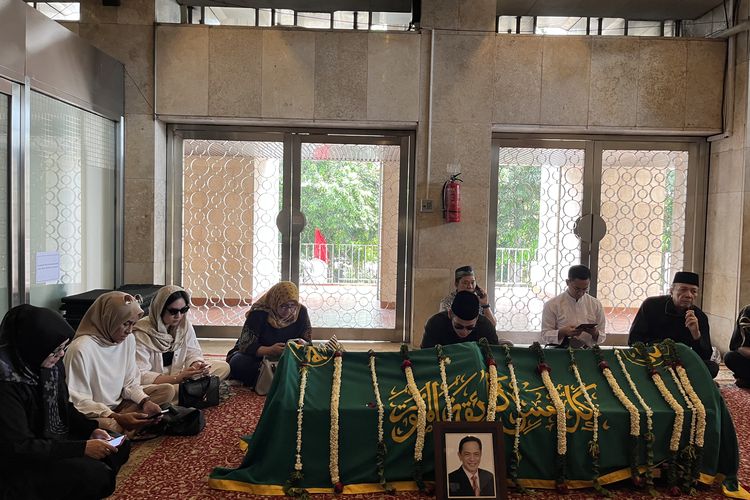 Jenazah Ray Sahetapy Tiba di Masjid Istiqlal, Akan Dishalatkan Setelah Shalat Jumat