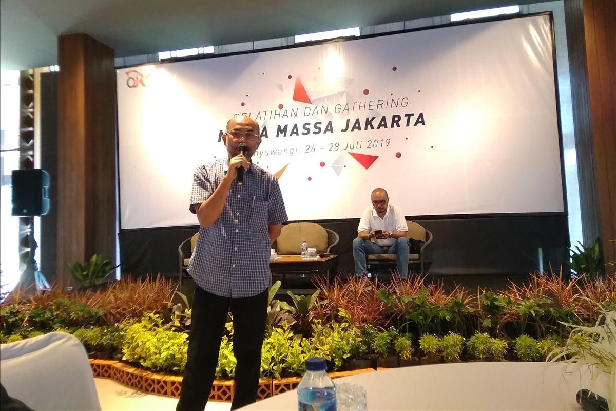 Direktur Lembaga Keuangan Mikro, Suparlan saat memaparkan perkembangan Bank  Wakaf Syariah dalam media gathering di Banyuwangi, Sabtu (27/7/2019).