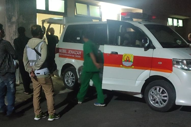 Dokumentasi Satlantas Polresta Cirebon Jawa Barat pada proses penanganan laka lantas di Km 186.200 Tol Cipali Desa Kempek, Kecamatan Gempol, Kabupaten Cirebon, Jawa Barat, Sabtu (25/2/2023)