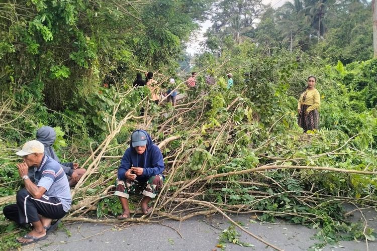 Pelaku Pembacokan Sekretaris Dusun Tanah Goyang Maluku Ditangkap, Blokade Jalan Dibuka