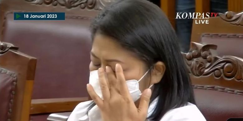 Terdakwa kasus dugaan pembunuhan berencana Nofriansyah Yosua Hutabarat, Putri Candrawathi, dalam sidang di Pengadilan Negeri Jakarta Selatan, Rabu (18/1/2023).