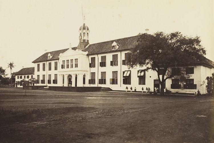 Gedung Stadhuis Batavia atau kini dikenal dengan Museum Fatahillah, Jakarta sekitar tahun 1880.