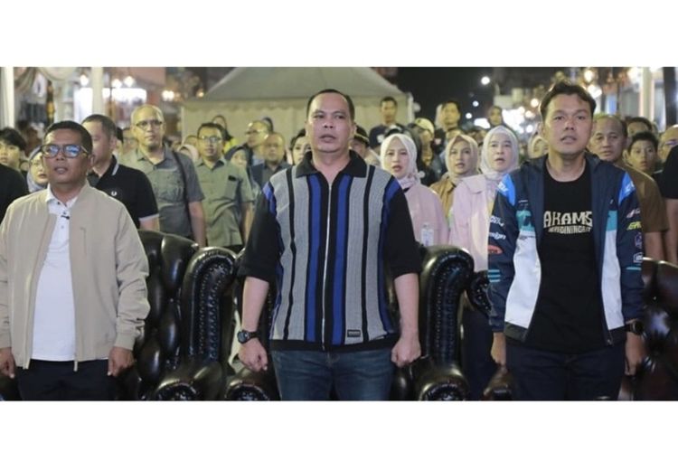 Gubernur Banten Andra Soni meresmikan kawasan Royal Baroe yang berlokasi di Jalan Tirtayasa, Kota Serang, Banten, Jumat (26/12/2025). 