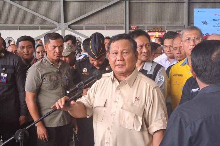 Menteri Pertahanan (Menhan) Prabowo Subianto saat ditemui di PT Dirgantara Indonesia, Bandung, Jawa Barat, Kamis (15/6/2023). 