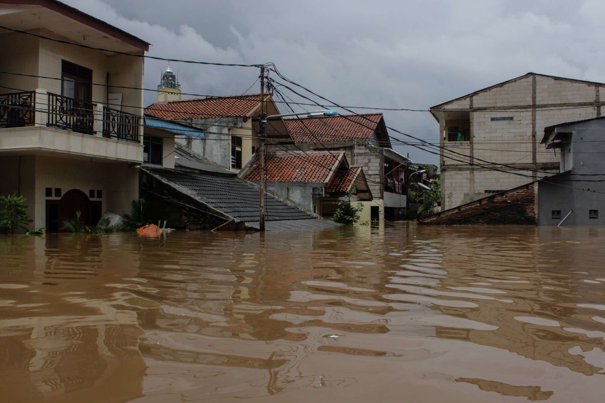 Kondisi terkini pemukiman di  RW 04, Cipinang Melayu, Makasar, Jakarta Timur, Selasa (25/2/2020) yang dilanda  banjir. Banjir di wilayah sudah terjadi sejak Minggu (23/2/2020).