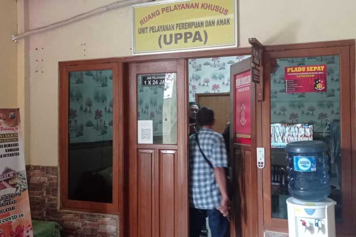 Peredaran video asusila melalui media sosial di Ngawi meresahkan warga, Polisi mencari penyebar dan pemeran video asusila.