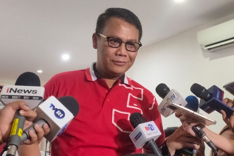 Ketua Tim Koordinasi Relawan Pemenangan Pilpres 2024 DPP PDI-P Ahmad Basarah ditemui di Kantor Pusat Koordinasi Relawan Pilpres PDI-P di kawasan Menteng, Jakarta, Jumat (12/5/2023). 