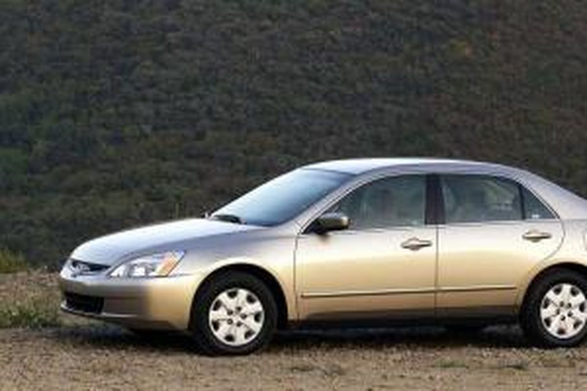 Honda Accord lansiran 2003 akan diinvestigasi karena masalah kantung udara.