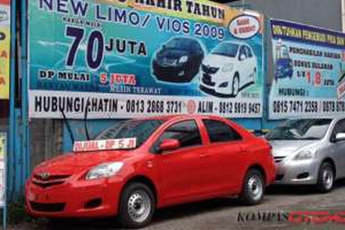 Tawaran menarik dari Blue Bird, hanya dengan DP Rp 5 juta bisa bawa pulang Toyota Limo produksi 2009.